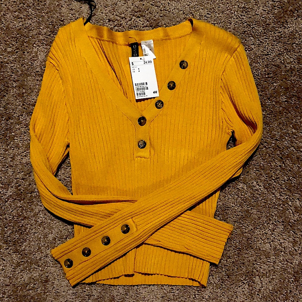 H&M size small mustard yellow long sleeve V-neck